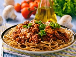 Спагети Болонезе с мариновани гъби от буркан - снимка на рецептата